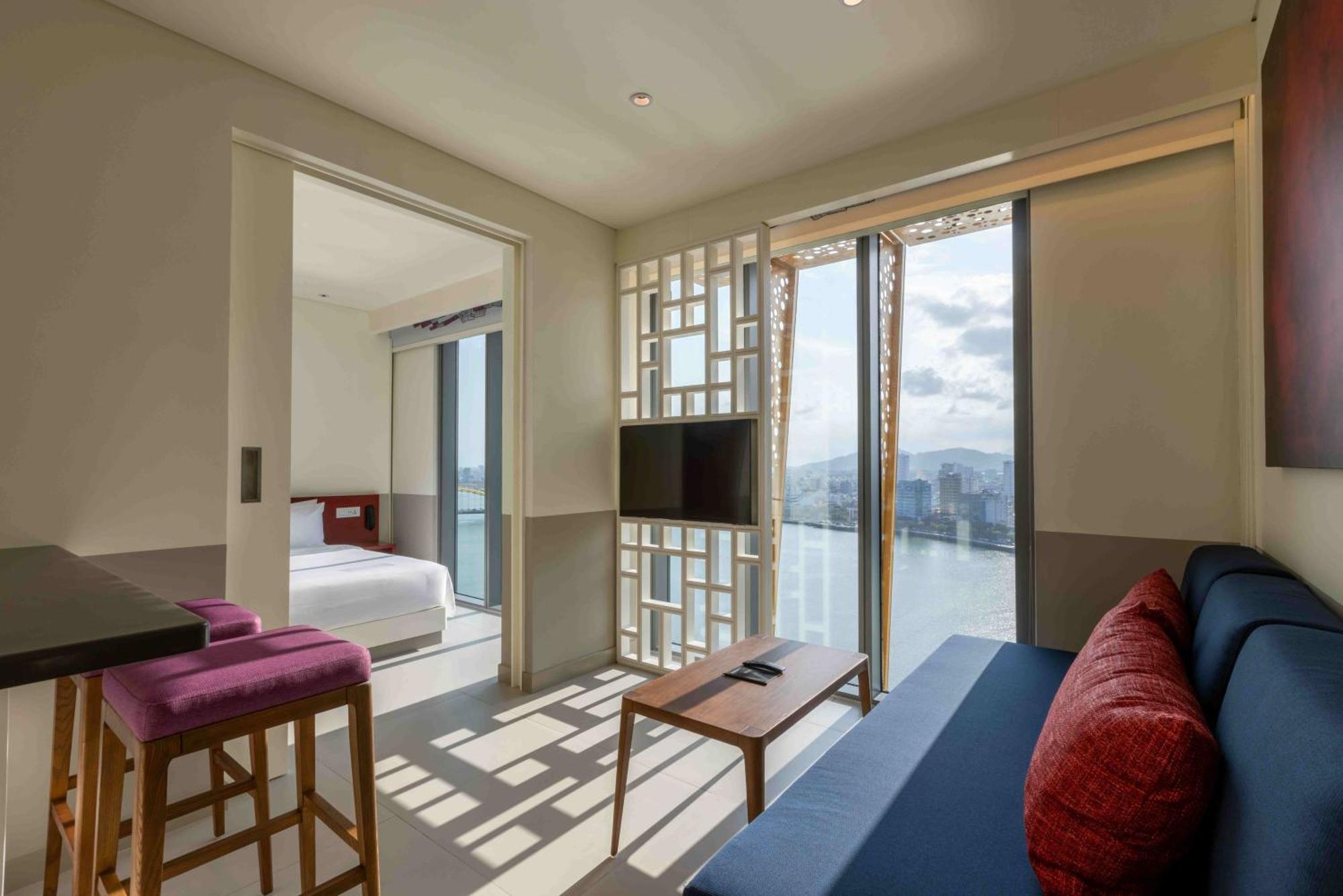Wink Icon Riverside - Luxury - 24hrs & Rooftop Pool Bar Hotel