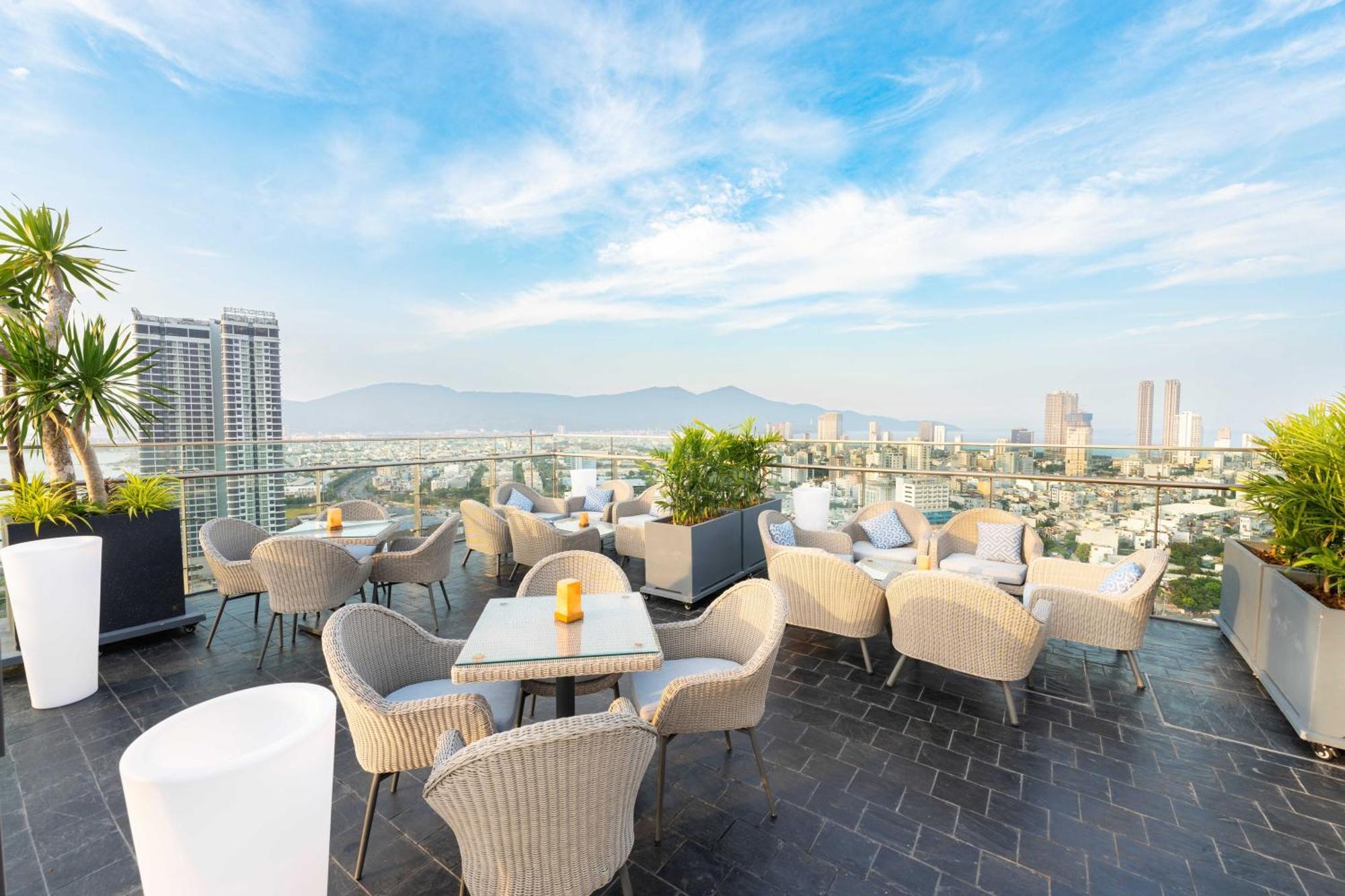 Wink Icon Riverside - Luxury - 24hrs & Rooftop Pool Bar