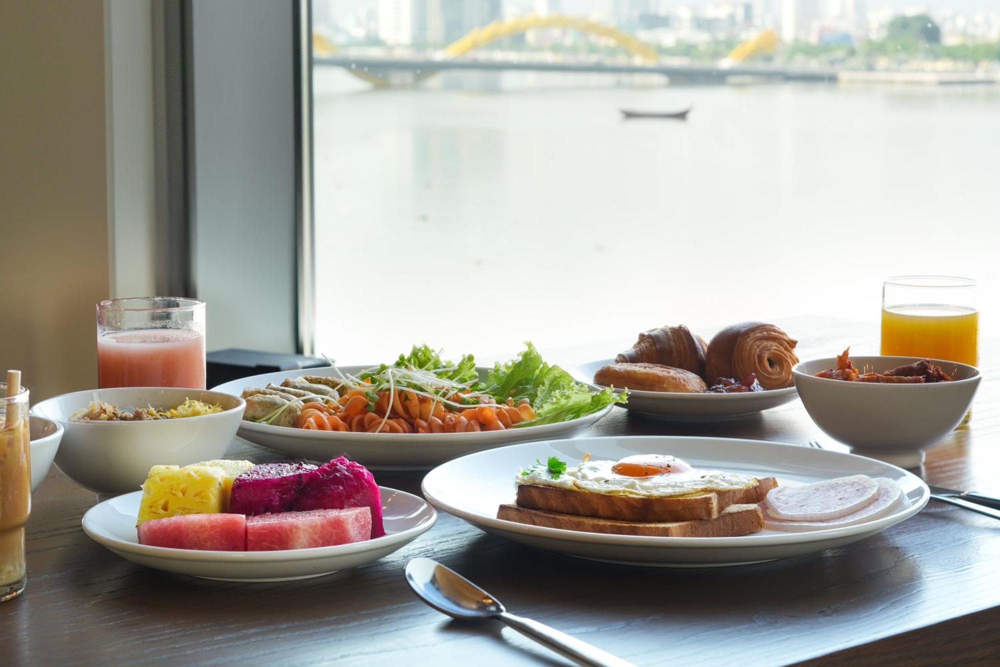 Wink Icon Riverside - Luxury - 24hrs & Rooftop Pool Bar