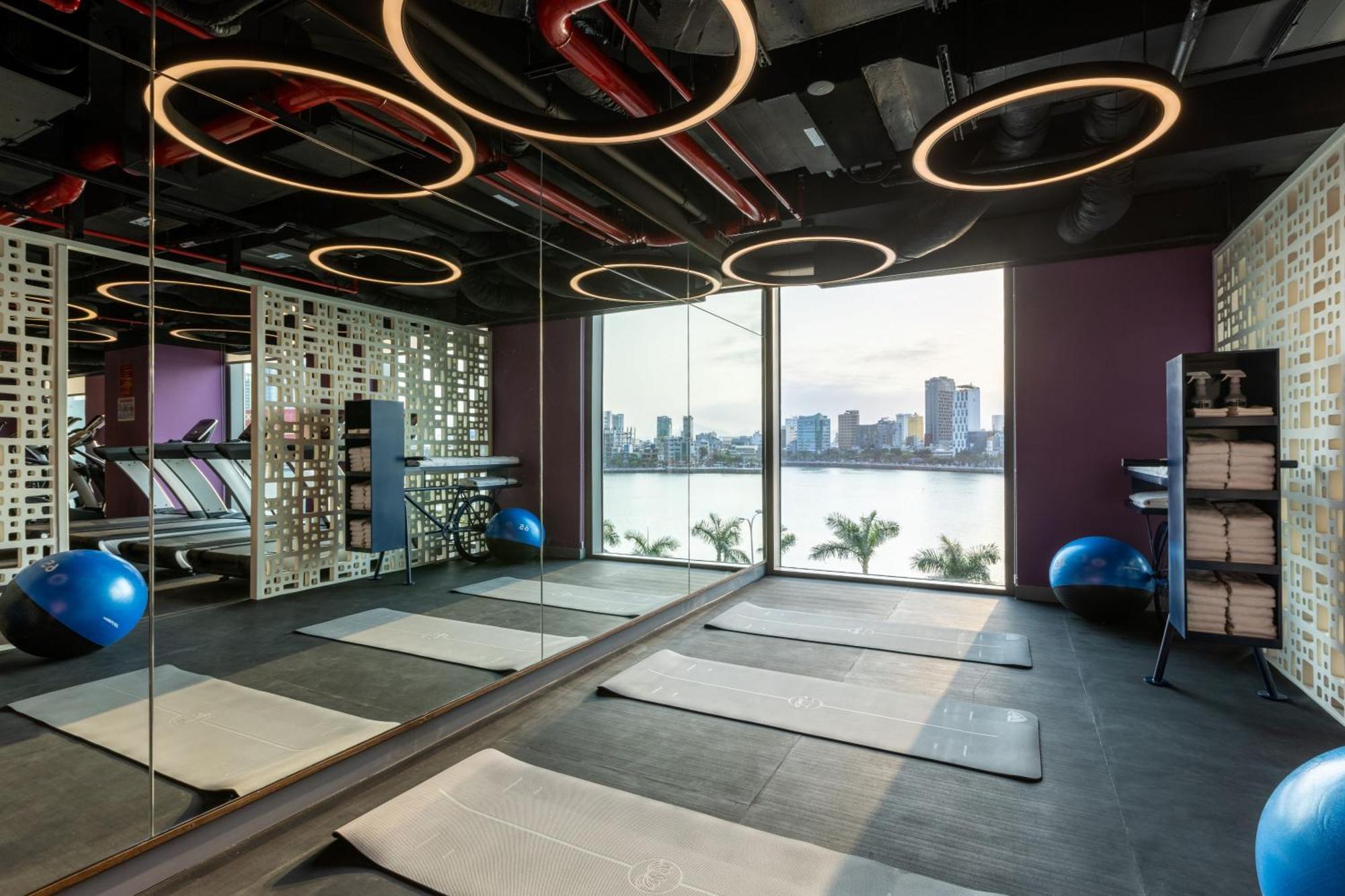 Wink Icon Riverside - Luxury - 24hrs & Rooftop Pool Bar Hotel
