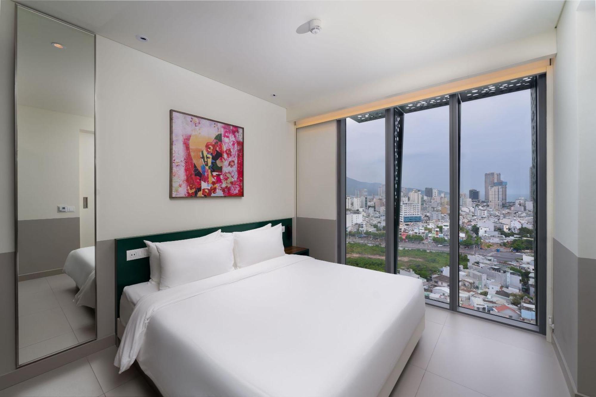 Wink Icon Riverside - Luxury - 24hrs & Rooftop Pool Bar Hotel 5*