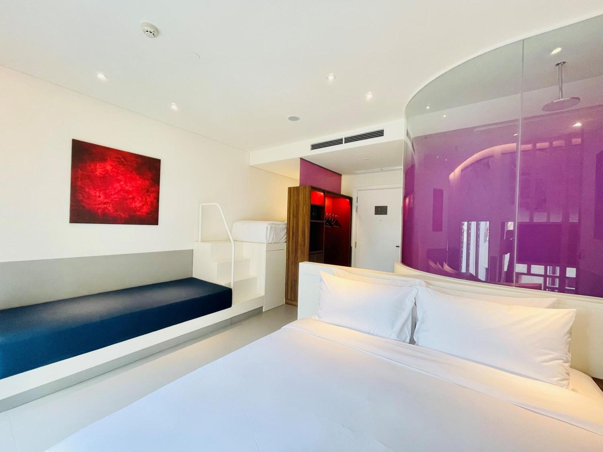 Wink Icon Riverside - Luxury - 24hrs & Rooftop Pool Bar Hotel