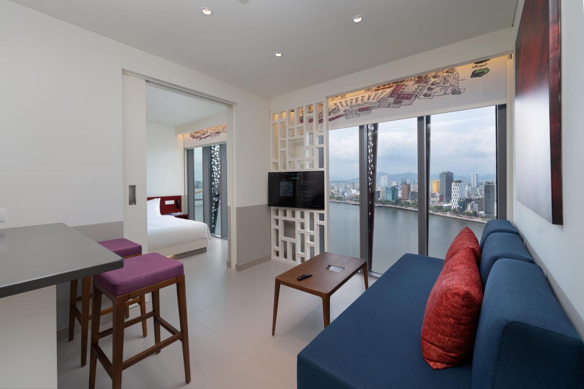 Wink Icon Riverside - Luxury - 24hrs & Rooftop Pool Bar