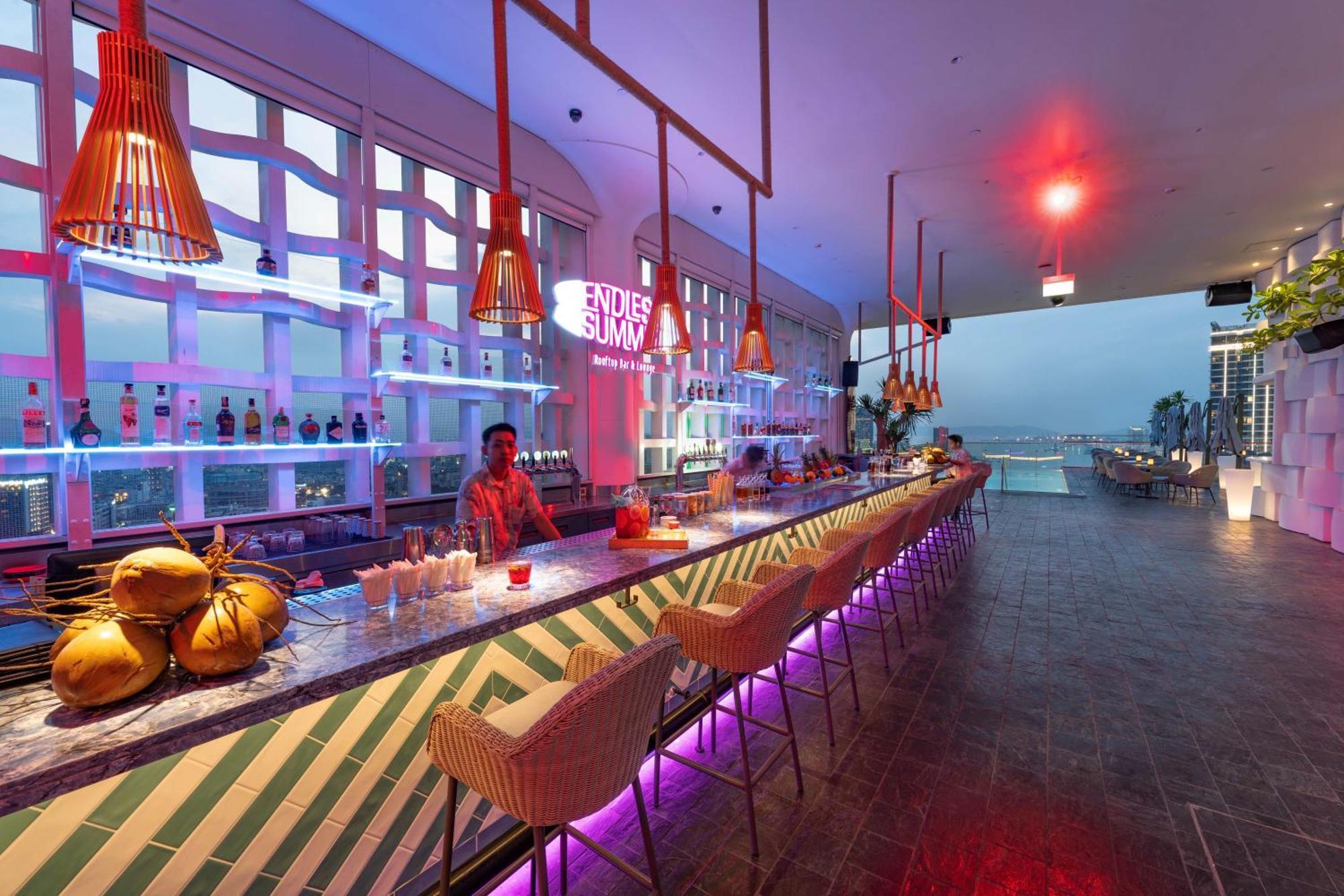 Wink Icon Riverside - Luxury - 24hrs & Rooftop Pool Bar Hotel